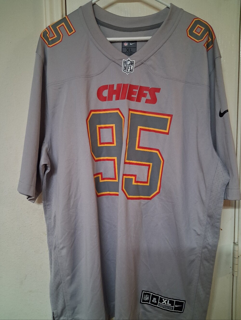 Nike NFL Kansas City Chiefs Jones #95 Football Jersey Gray Size XL Official